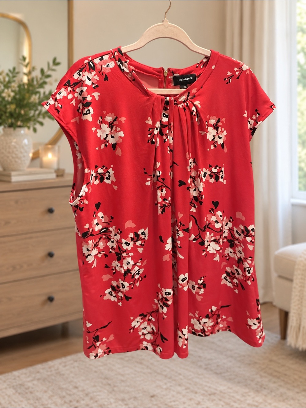 Liz Claiborne Red Floral Keyhole Pleated Cap-Sleeve Blouse